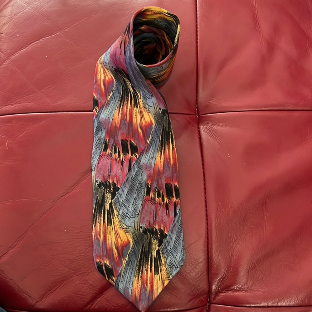 NWOT Molecular Expressions by Stonehenge Tie
